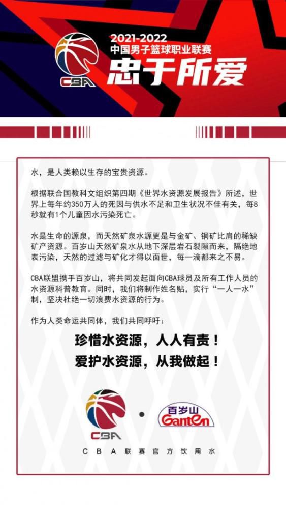 中国电影家协会分党组书记张宏，中国电影制片人协会理事长明振江，北京市广播电视局副局长王志，中国电影家协会副主席、中国电影股份有限公司董事长喇培康，中国电影股份有限公司总经理、国家一级导演江平，中国著名导演、制片人、编剧胡玫，大地院线执行董事方斌，嗨影联合创始人罗丽等三百余位国内外行业资深专家和成功影院经理人一同出席了本次论坛